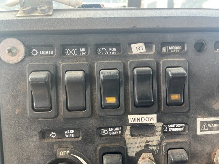 #1556-•-1999-mack-e7-460-day-cab-truck-tractor-image-47