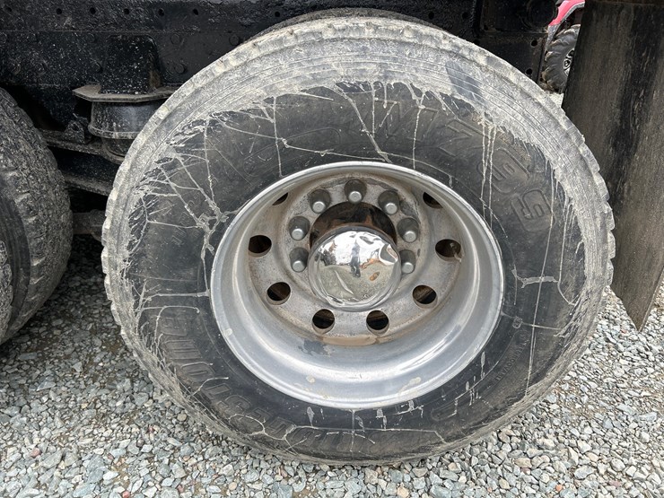 2005-peterbilt-357-image-100