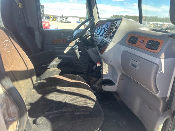 2008-peterbilt-386-image-23
