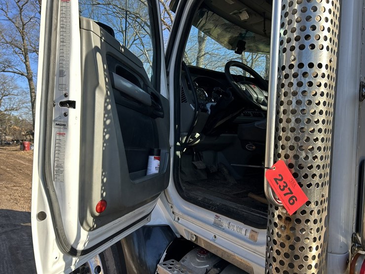 2020-kenworth-t880-image-55