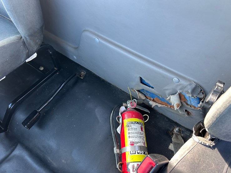 #1680-•-2003-freightliner-day-cab-truck-tractor-image-52