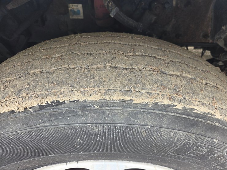 2007-peterbilt-579-image-75