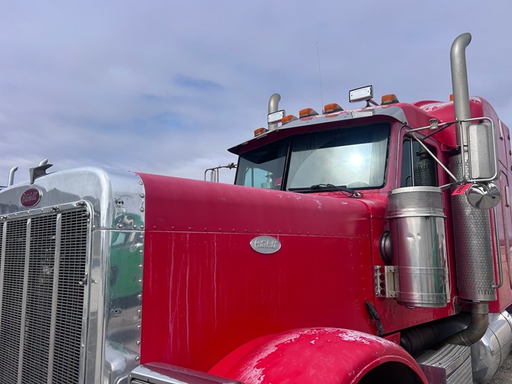 1998-peterbilt-379-image-10