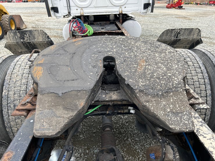 2017-massey-ferguson-8-image-20