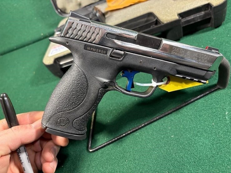 smith-&-wesson-m&p-40---40-s&w-pistol-image-9