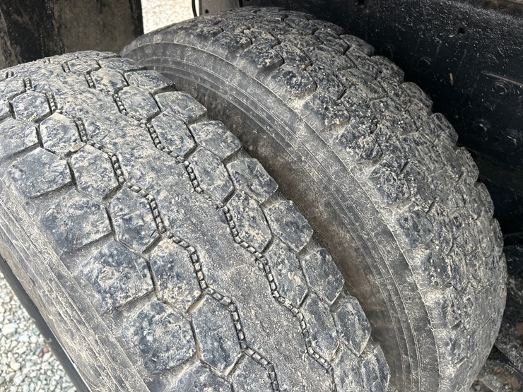 2005-peterbilt-357-image-99