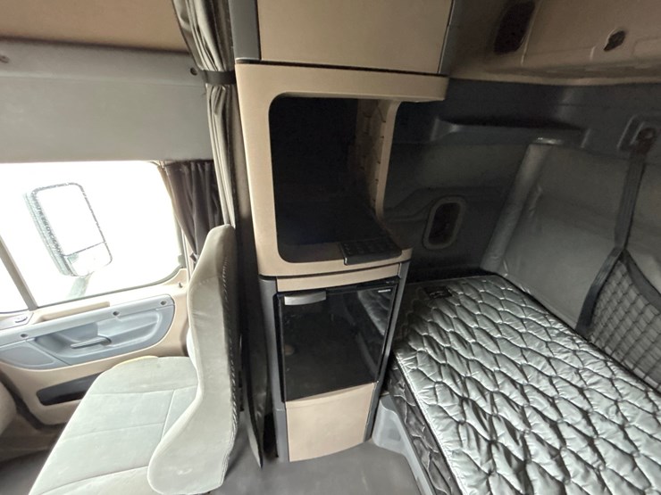 2017-massey-ferguson-8-image-74