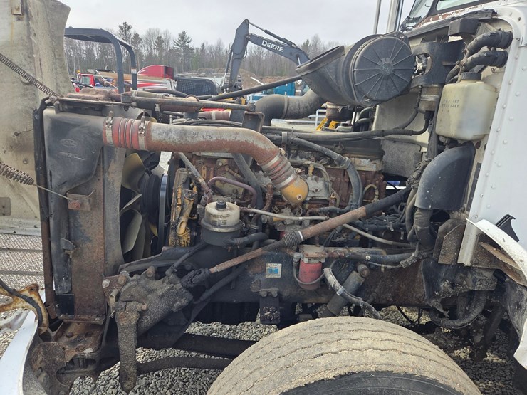 2007-peterbilt-579-image-42