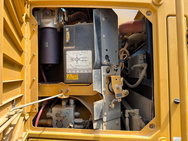 2018-caterpillar-12m3-image-65