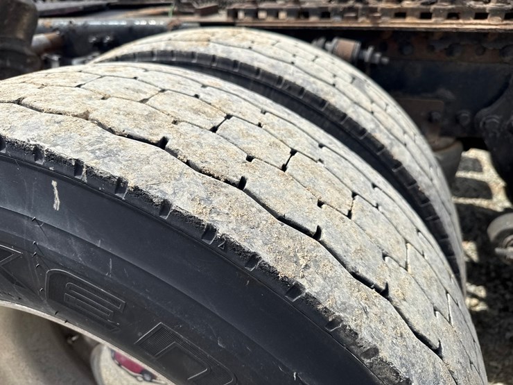 2018-freightliner-122sd-image-74