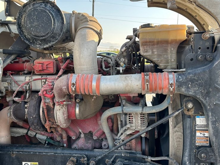 peterbilt-365-image-83