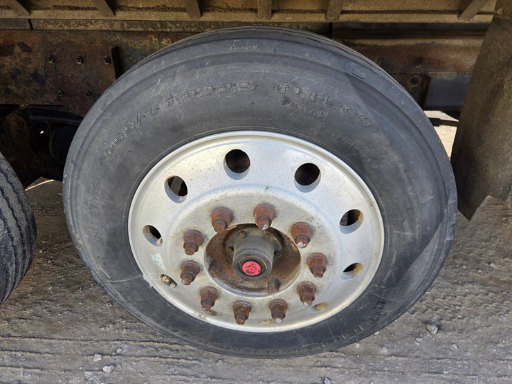 2012-international-7600-image-68