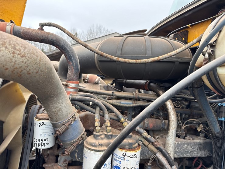 1996-mack-ch613-image-16