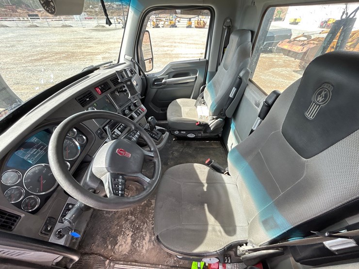 2017-kenworth-t680-image-76