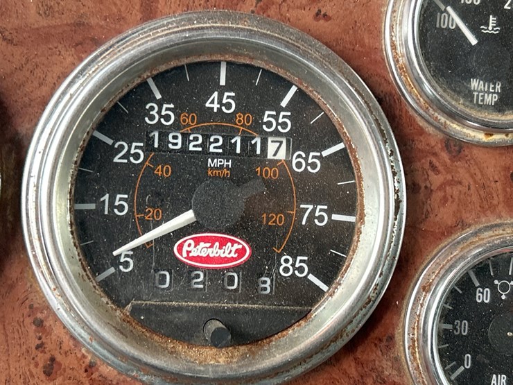 2005-peterbilt-357-image-82