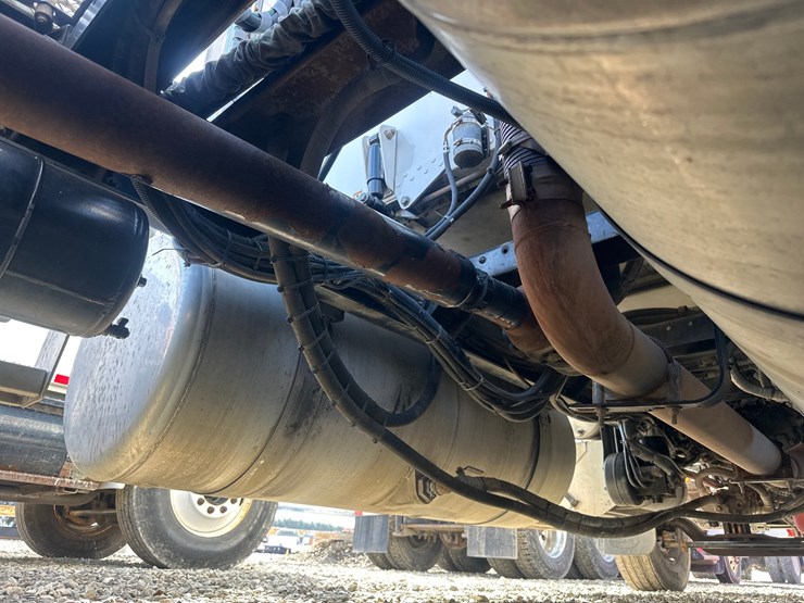 2013-peterbilt-365-image-79