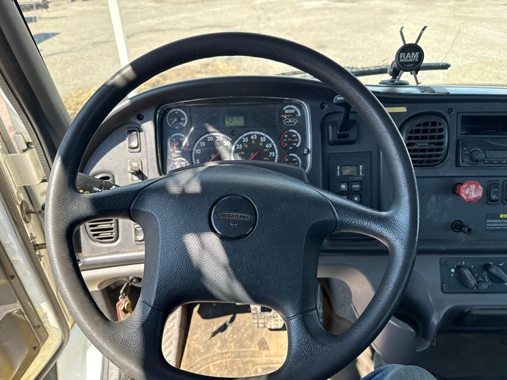 #1070-•-2012-freightliner-boom/crane-truck-image-52