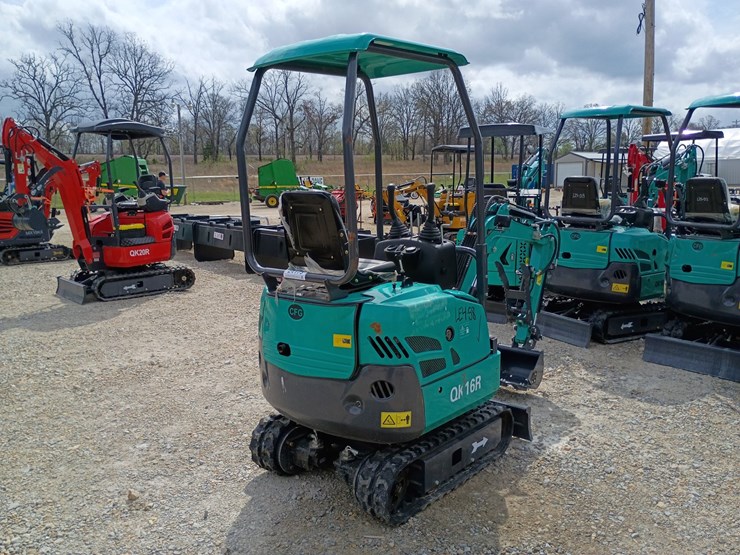 #24173-•-2025-agt-qk16r-mini-excavator-image-4