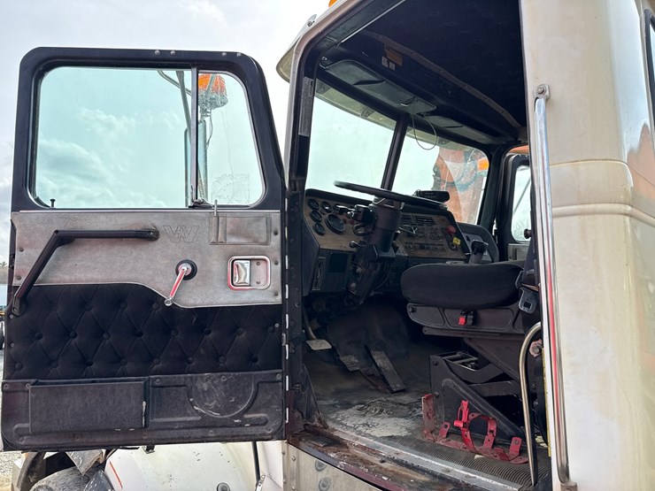 1996-western-star-4964s-image-54