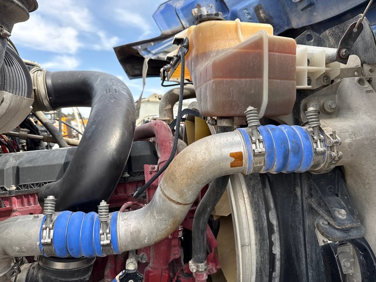 2019-massey-ferguson-8-image-21