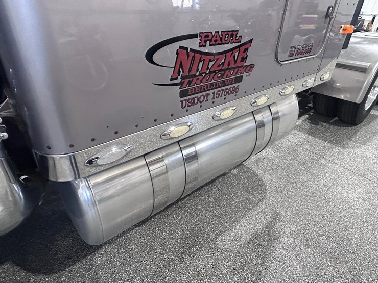 2007-peterbilt-379-image-13