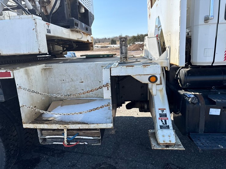 2002-freightliner-fl80-image-45