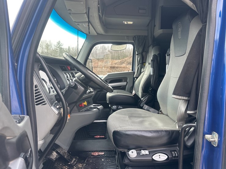 2020-kenworth-t680-image-36