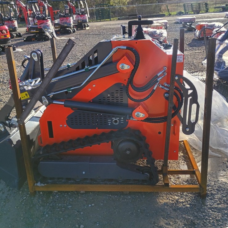 #L19-011 • 2026 TPM T460 Mini Skid Steer