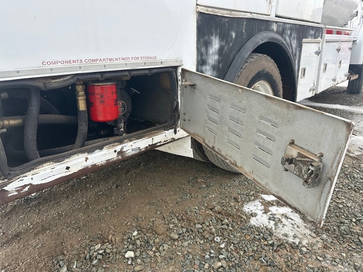 1995-international-8100-image-33