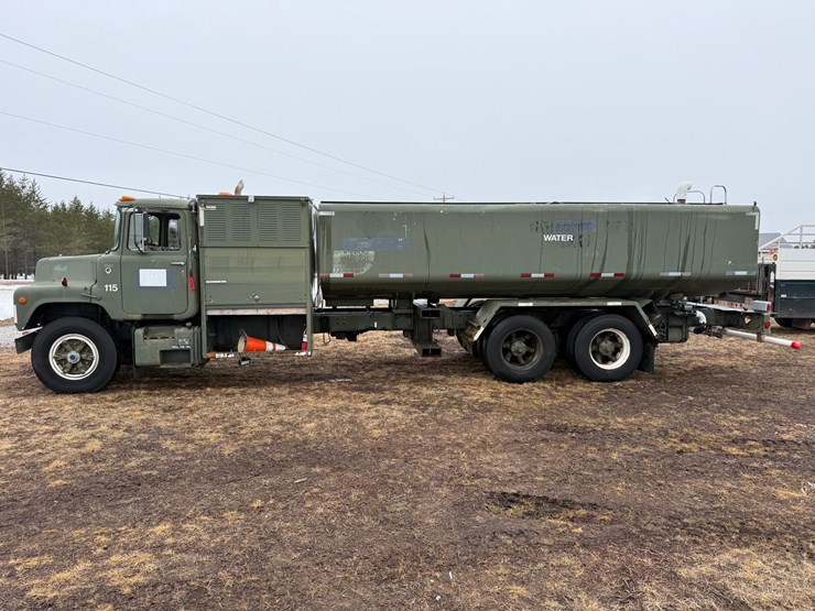 1984-mack-dm492s-image-2