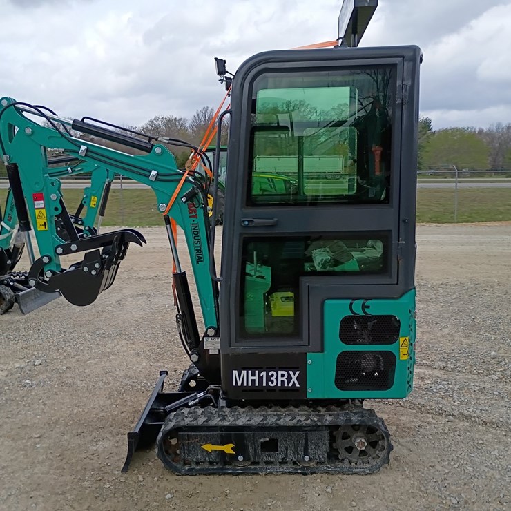 #24169 • 2025 AGT MH13RX Mini Excavator