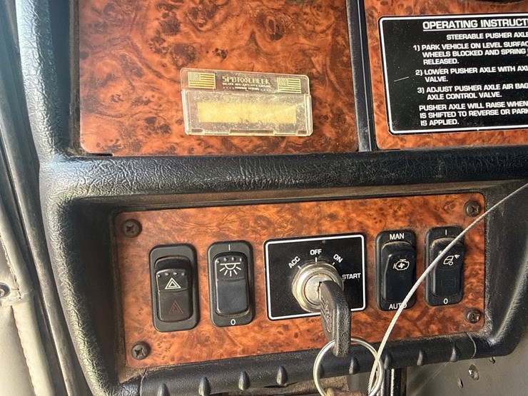 2005-kenworth-t800-image-69