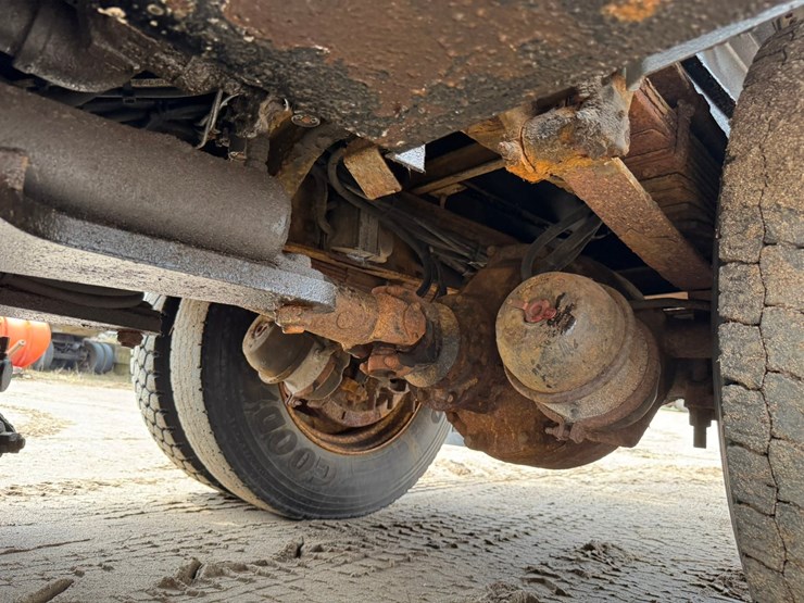 #2168-•-2001-sterling-4x2-snow-plow-truck-image-71