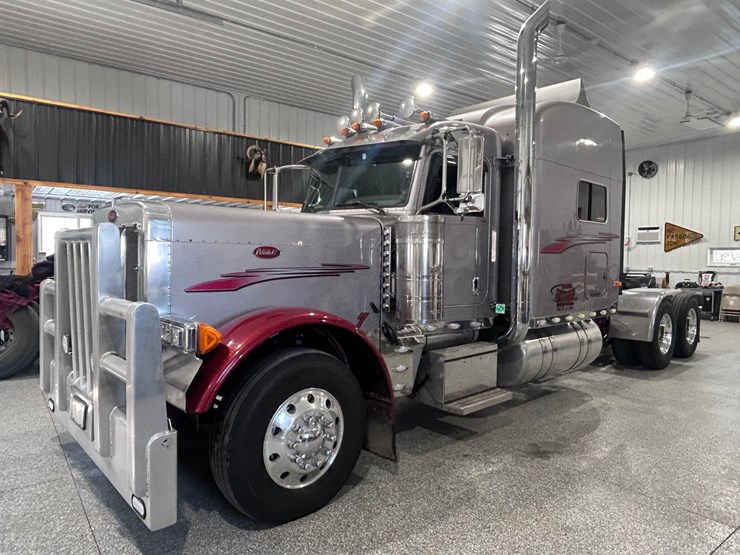 2007-peterbilt-379-image-1