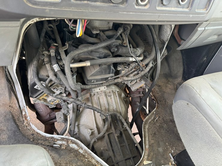 2010-ford-e350-image-33