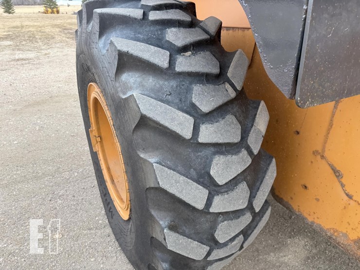 2010-case-721e-image-13