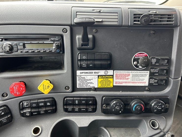 2017-massey-ferguson-8-image-63