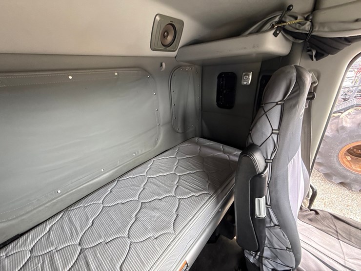 2019-kenworth-t680-image-73