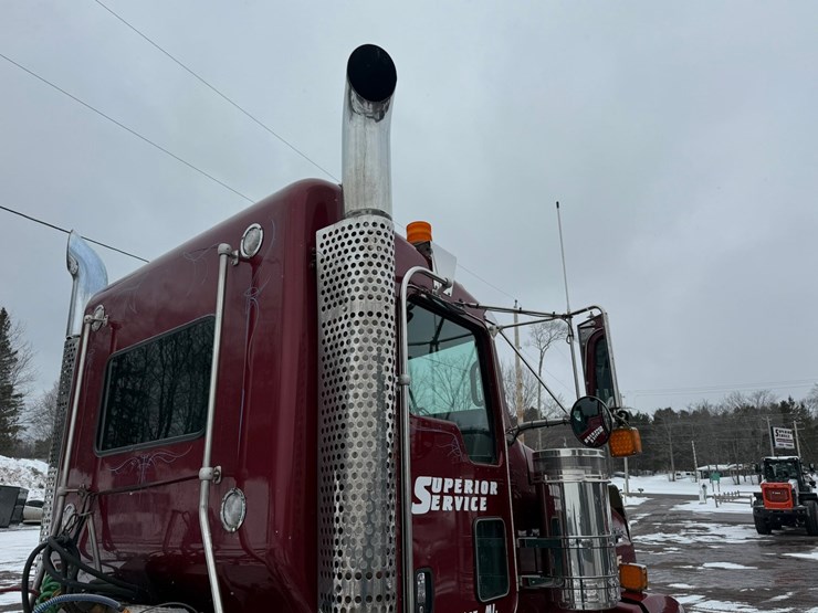 2011-kenworth-t800-image-27