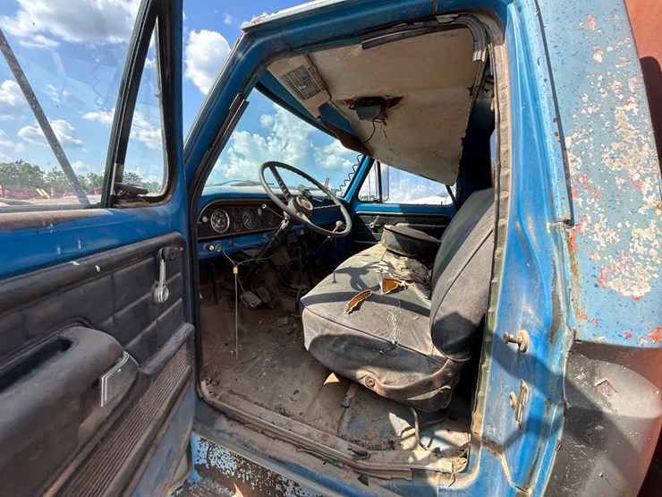 1979-ford-f800-image-9