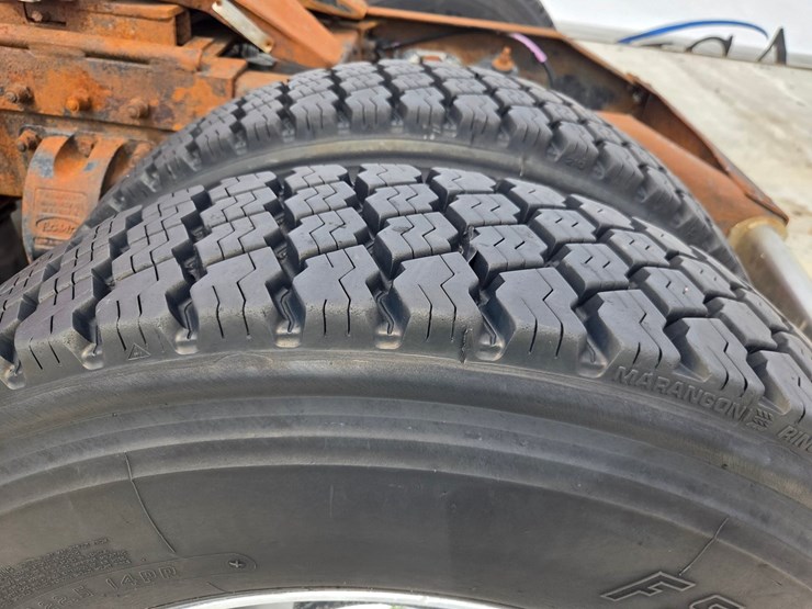 2002-peterbilt-379-image-89