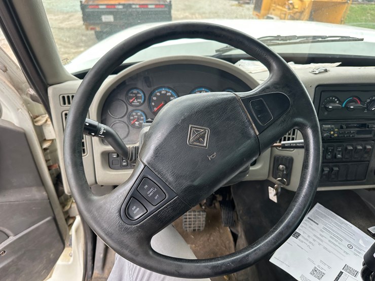 2007-international-7600-image-47