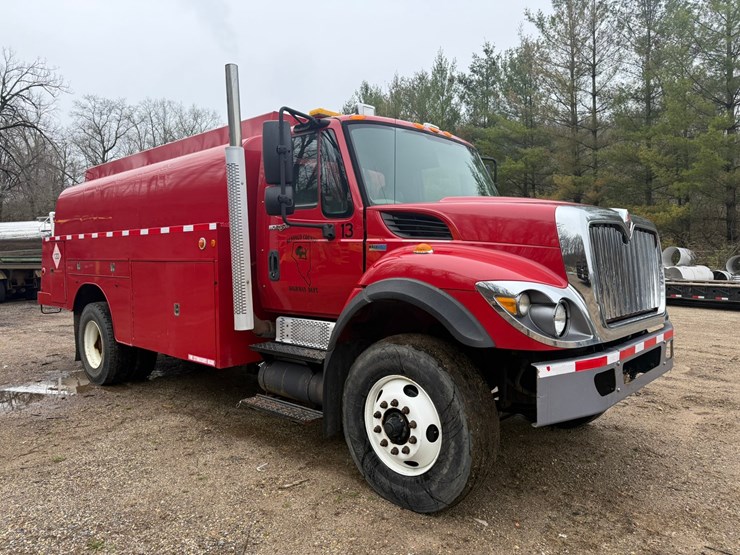 2012-international-7400-image-7