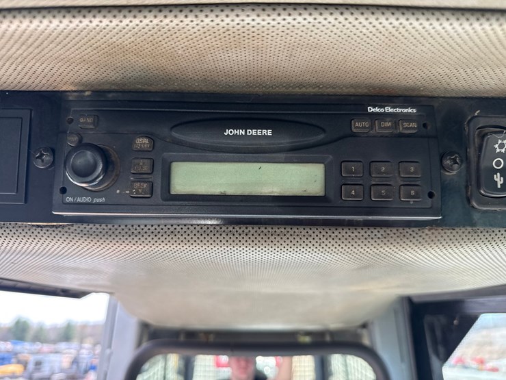 2002-deere-700h-lgp-image-50