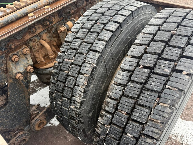 2011-kenworth-t800-image-81