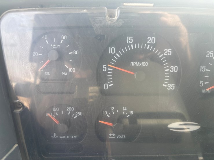 1999-sterling-l9513-image-36