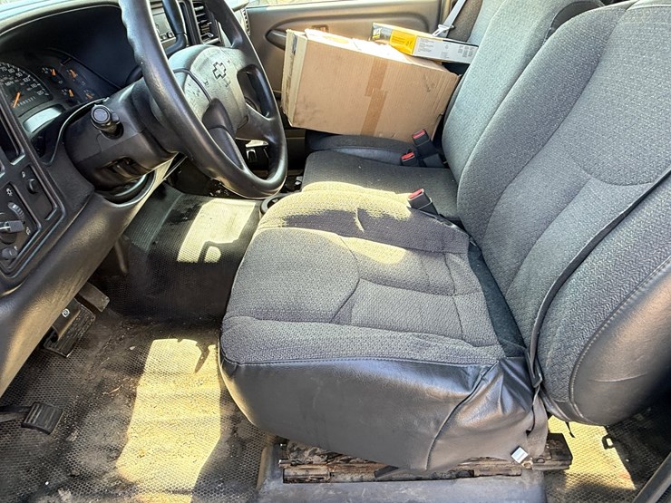 2006-chevrolet-3500hd-image-44