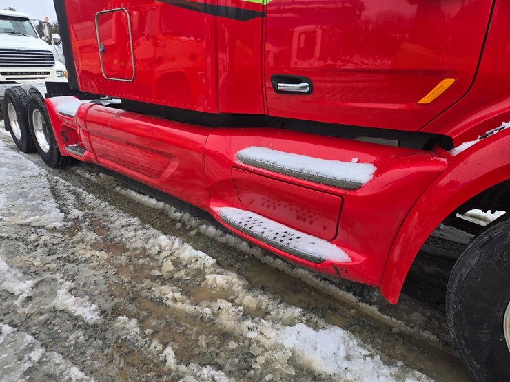 peterbilt-579-image-19