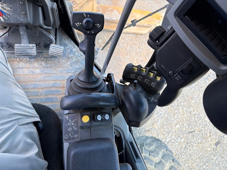 2018-caterpillar-12m3-image-52