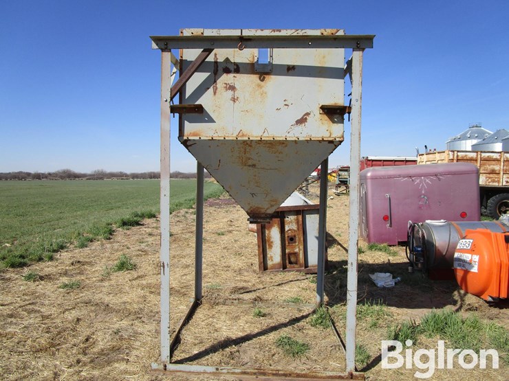 hopper-bottom-on-stand-image-2